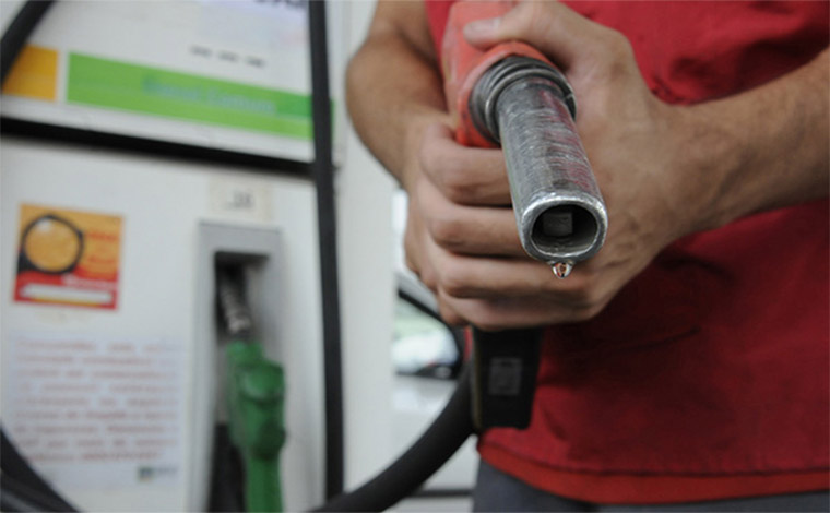 Valor da gasolina subirá acima de 4% nesta sexta-feira