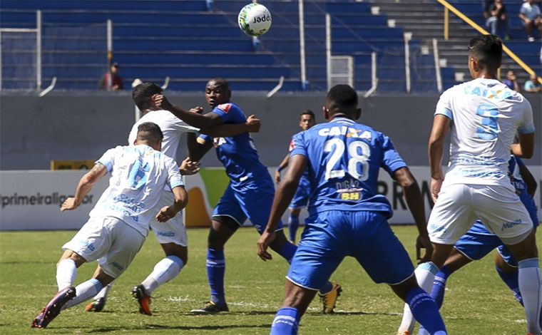 Cruzeiro começa bem, mas falha muito e é eliminado da Copa da Primeira Liga