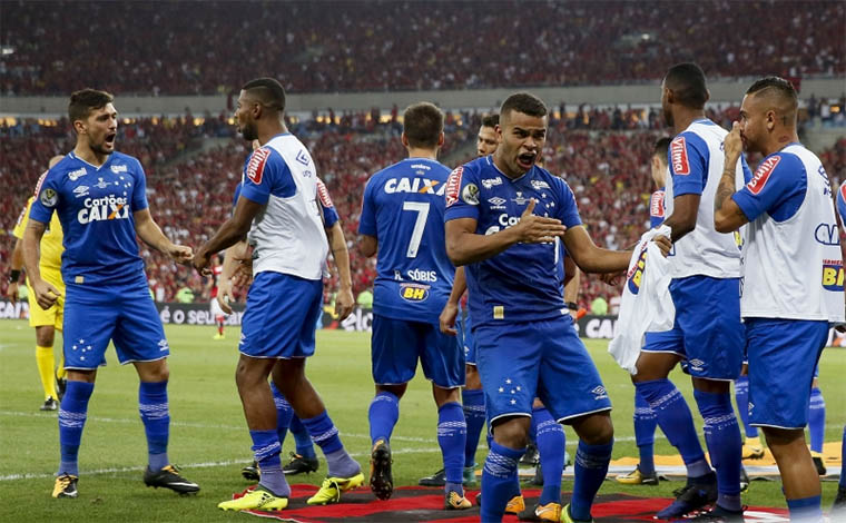  Cruzeiro e Flamengo empatam primeiro jogo e deixam decisão para o Mineirão