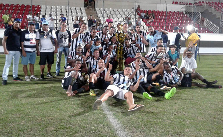 Ideal goleia o Industrial e é campeão do Campeonato Regional de Futebol Amador