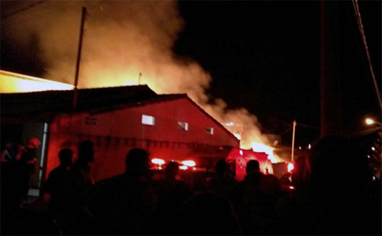 Incêndio acidental destrói residência no Bairro Belo Vale