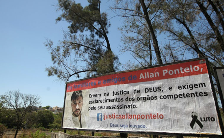 Pai de Allan Pontelo depõe à Polícia Civil e espalha outdoors cobrando justiça