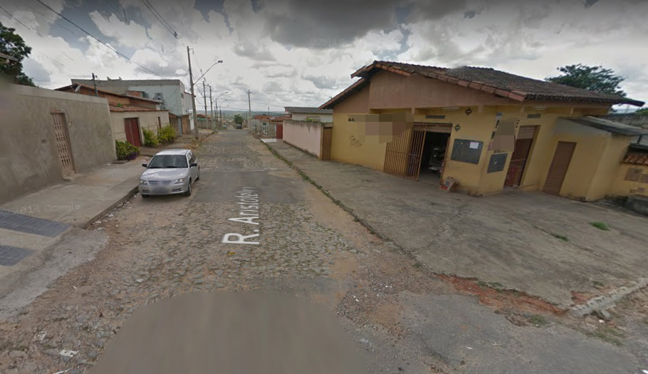 Bandidos invadem mercearia e roubam carro na porta do estabelecimento