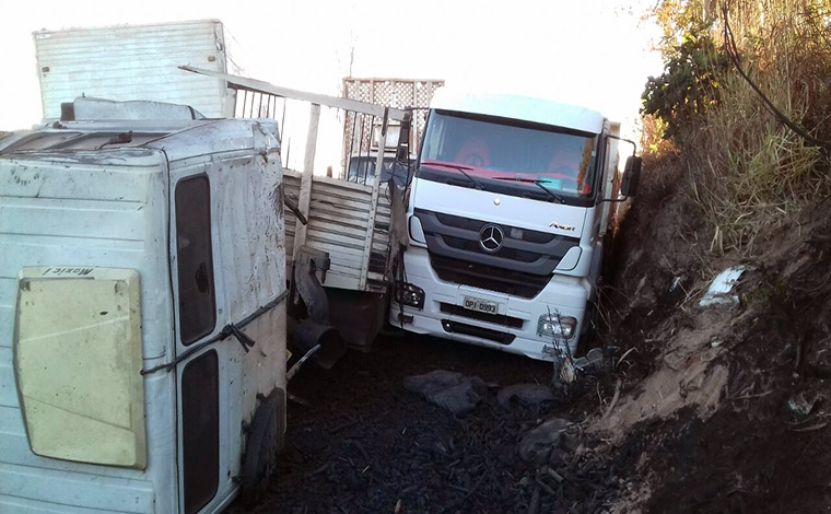 BR 135 tem pista liberada após grave acidente em Curvelo