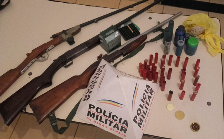 PM apreende armas de fogo no povoado de Pau de Cheiro, em Funilândia