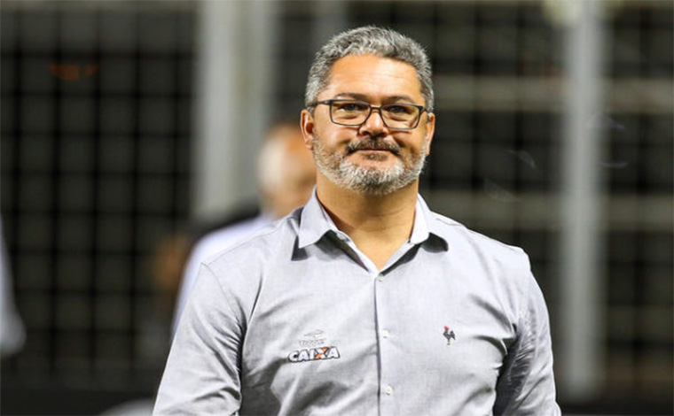 Depois de vexame e demissão de Micale, Galo se aproxima de acordo com novo técnico