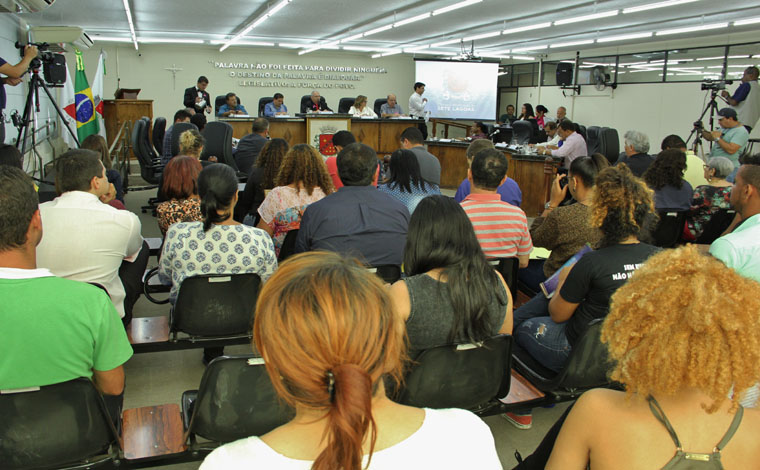 Folha de pagamentos do Saae é questionada em reunião da Câmara