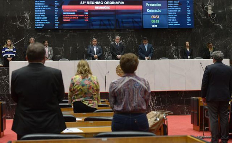 ALMG faz um minuto de silêncio e se manifesta sobre tragédia em Janaúba