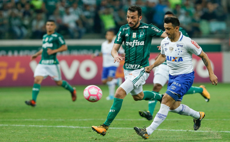 Cruzeiro empata com o Palmeiras e Corinthians respira aliviado