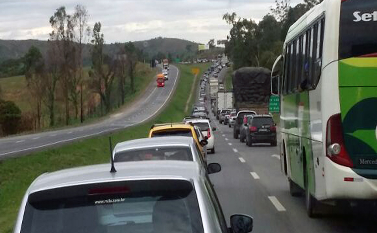 Volta do feriado prolongado de Finados tem trânsito lento