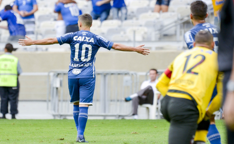 Cruzeiro vence Atlético-PR e volta a ser melhor do returno do Brasileirão