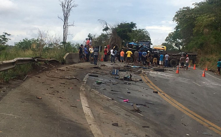 Uma pessoa morre e outras duas ficam feridas em acidente na BR 135