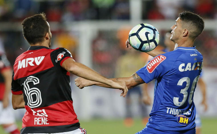 Apático, Cruzeiro é derrotado pelo Flamengo no Rio de Janeiro