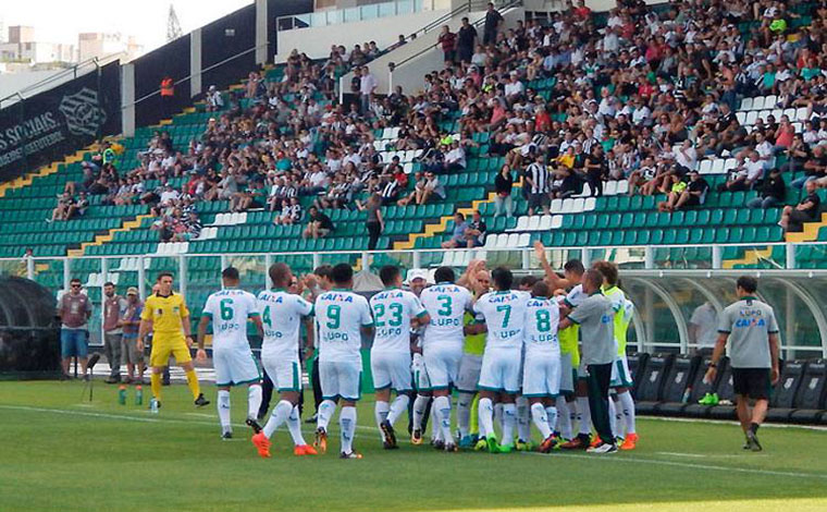 América vence o Figueirense e garante volta à Série A em 2018