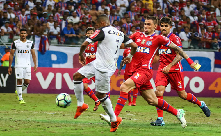 Galo leva virada, mas com golaço de Robinho consegue o empate na Fonte Nova