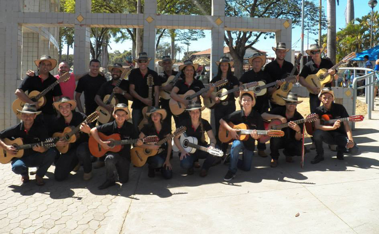 Quinta na Praça especial terá clássicos sertanejos e coral na Praça Tiradentes