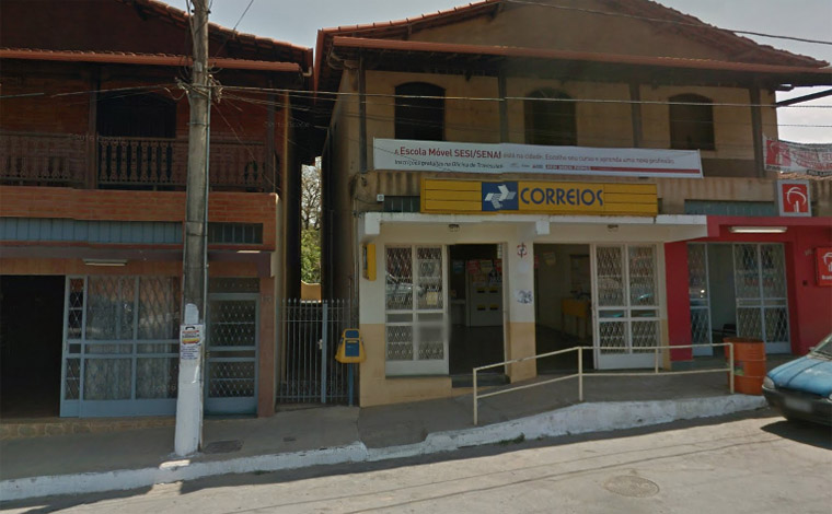 Bandidos invadem agência dos Correios e roubam cofre em Capim Branco