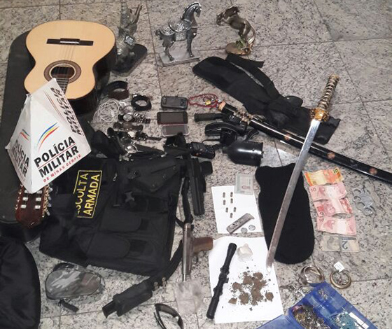  PM apreende armas de fogo e material de tráfico em Sete Lagoas
