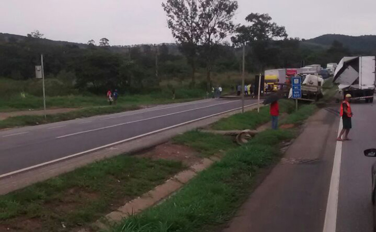 Acidente provoca interdição da BR 040 sentido Belo Horizonte