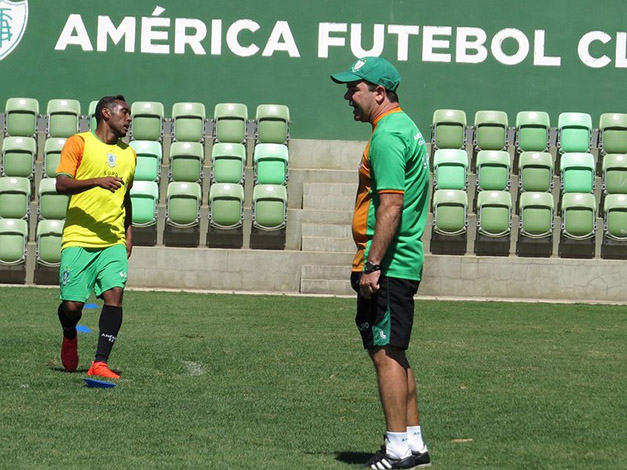 América encara o Botafogo neste sábado fazendo mistério na escalação