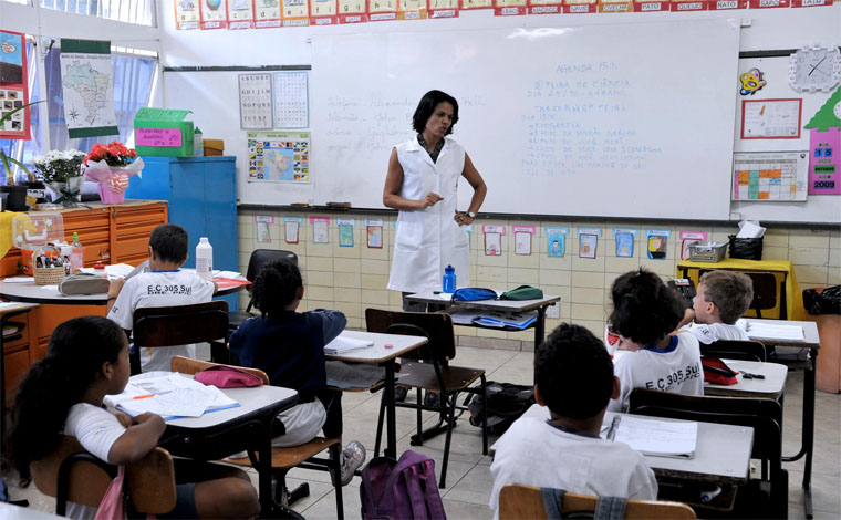 Governo de Minas Gerais abrirá 16 mil vagas para professor