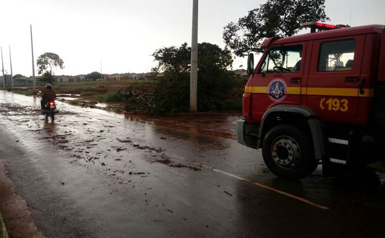 Idosa morre afogada em Neves e homem é levado por enxurrada em Vespasiano