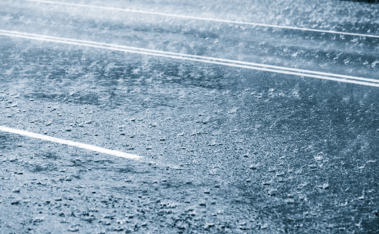 Motoristas devem tomar cuidados para evitar acidentes no período chuvoso