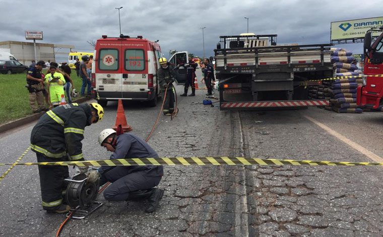 Acidente em frente à Ceasa fecha a BR 040 no sentido Sete Lagoas