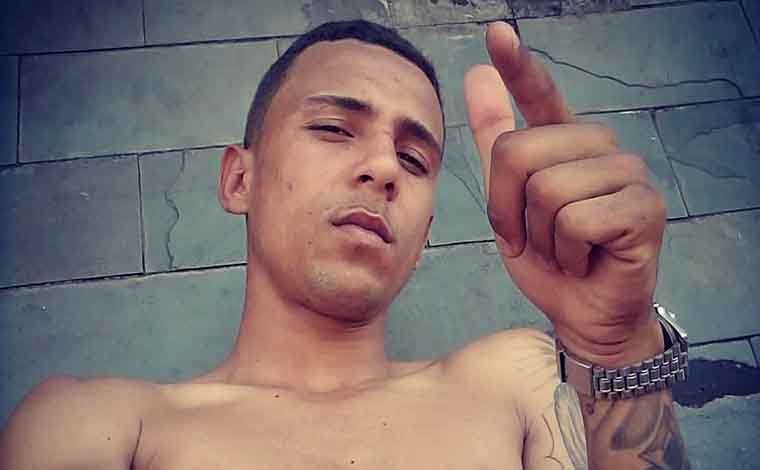 Jovem de 18 anos é morto a tiros em banheiro de boate em Sete Lagoas