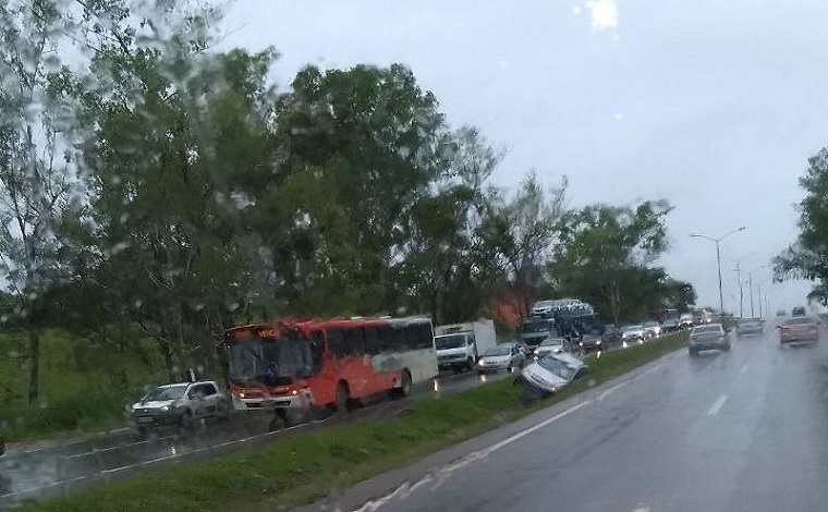 Acidente na BR040 deixa trânsito lento no sentido Sete Lagoas