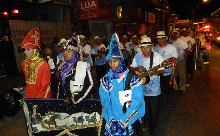 Folias de Reis fecham comemorações do Natal em vários pontos da cidade