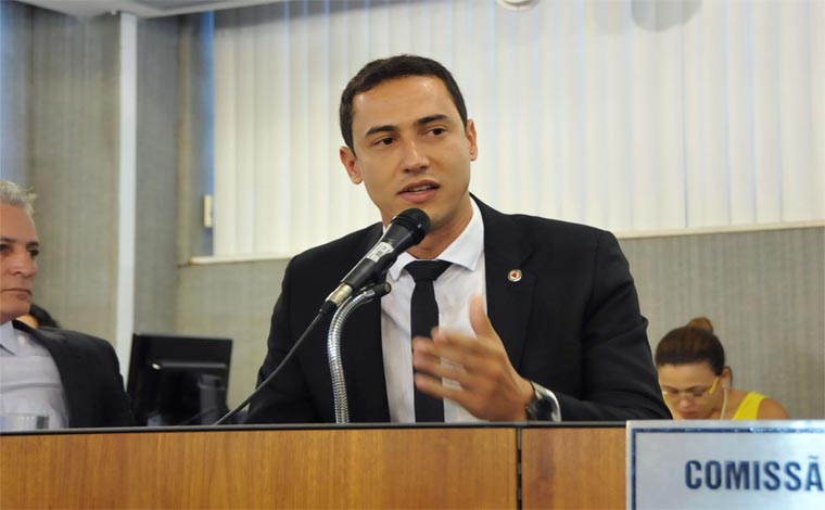 Douglas Melo presta queixa à Polícia Civil contra notícias falsas na internet