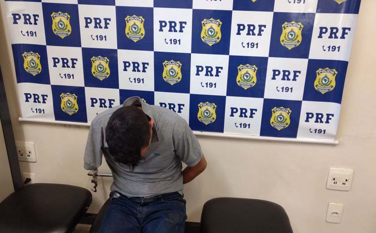 PRF prende foragido da Justiça que viajava pela BR 040