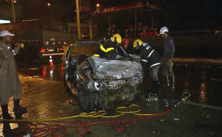 Colisão frontal deixe uma pessoa morta e três feridas em Vespasiano