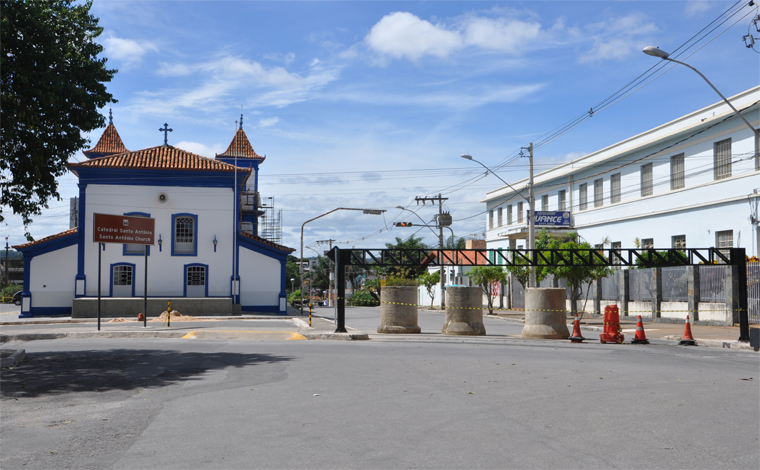 Trânsito no entorno da Catedral de Santo Antônio é reaberto em Sete Lagoas