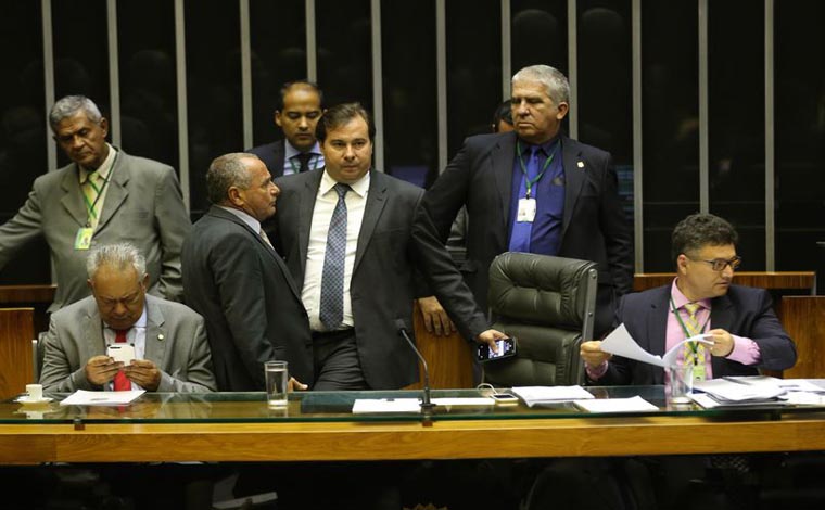 Maia volta a defender redução de ministérios em lugar de criação de impostos