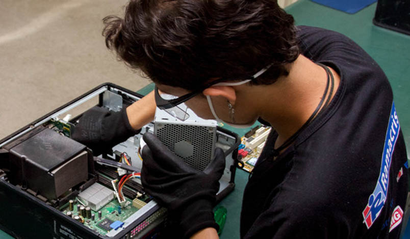 Projeto transforma computadores sem uso em coletores de energia solar