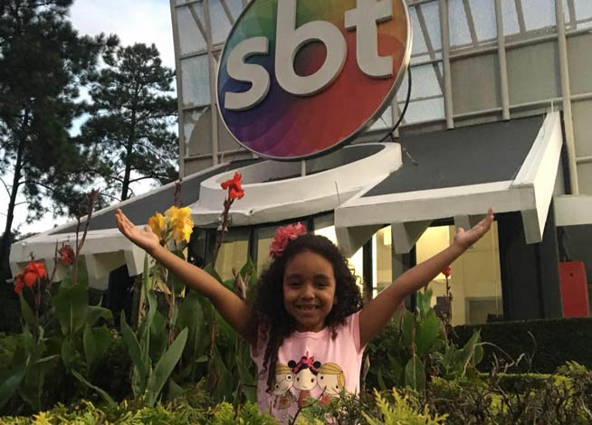 Sete-lagoana Elis Cristine se apresentará no programa Raul Gil neste sábado