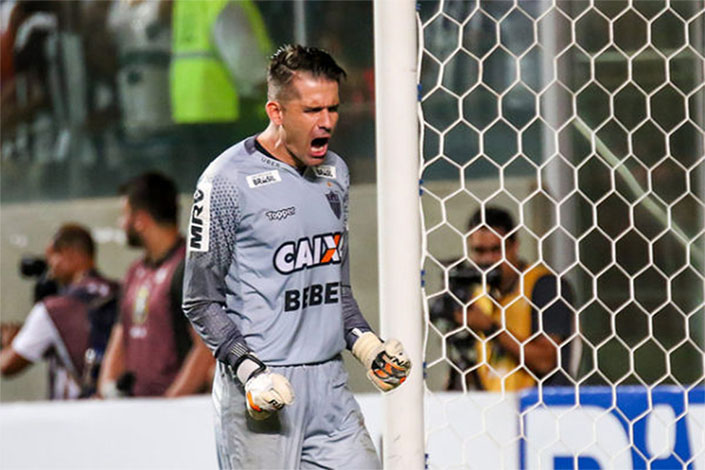 Victor falha em gol, mas acaba salvando Galo de vexame 