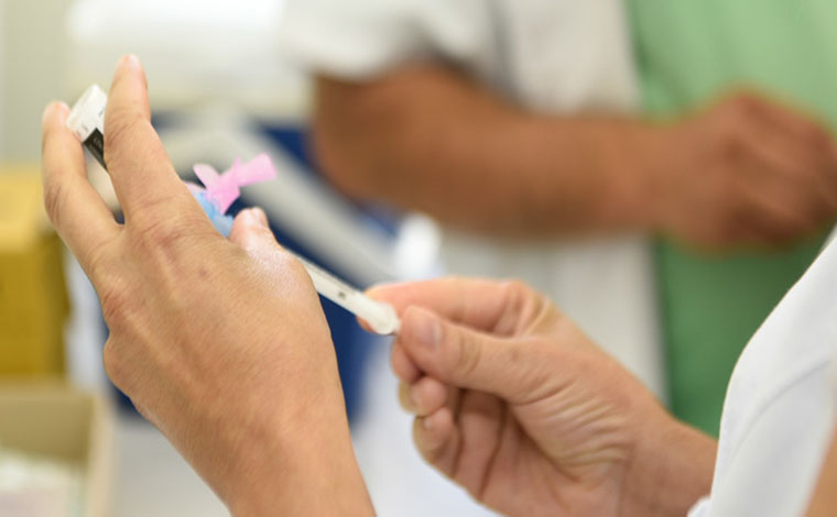 Governo de Minas reforça importância da vacinação contra HPV e meningite C
