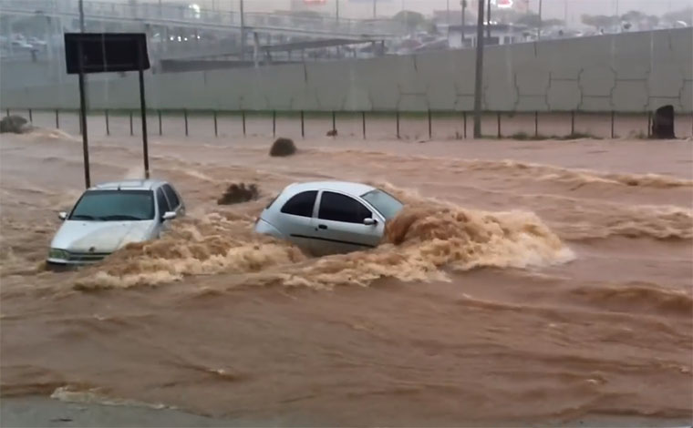 Prefeitura de BH decreta situação de emergência por estragos com as chuvas