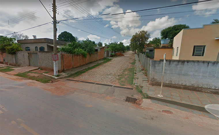 Foto: Street View - Autor se exaltou em uma discussÃ£o com a vÃ­tima enquanto bebiam, na Rua JoÃ£o Carlos Miranda; Ele foi detido com armas brancas e uma espingarda polveira