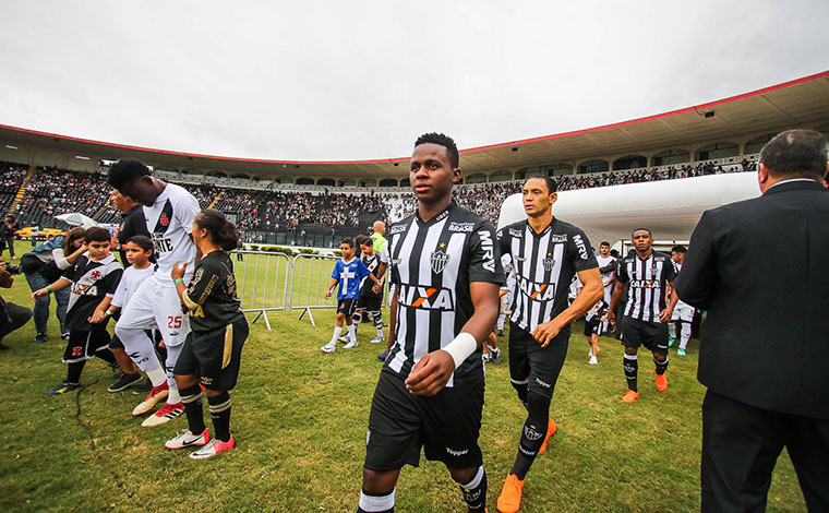 Foto: Bruno Cantini - TambÃ©m estreando novo uniforme, time deixou escapar a vitÃ³ria levando dois gols do Vasco no final da partida, em SÃ£o JanuÃ¡rio