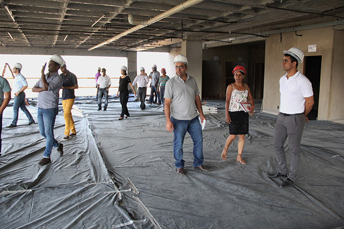 Novos vereadores fazem visita para conhecer rotina e novo prédio da Câmara