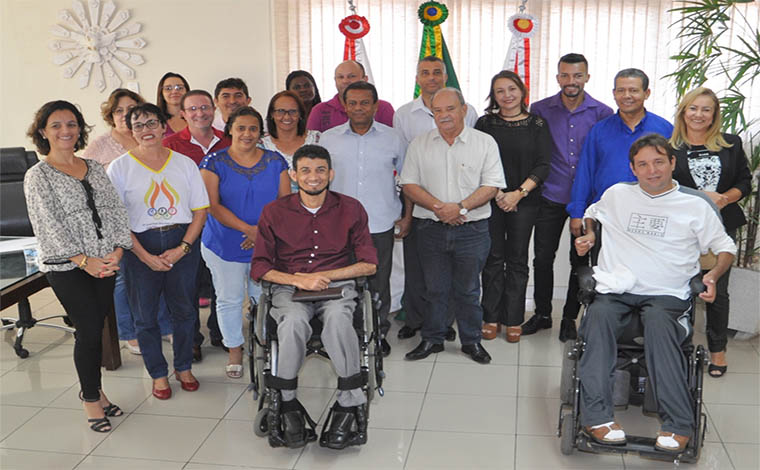 Foto: DivulgaÃ§Ã£o - ÃrgÃ£os municipais deliberativos tiveram novos membros apresentados em cerimÃ´nia realizada no Gabinete do Prefeito