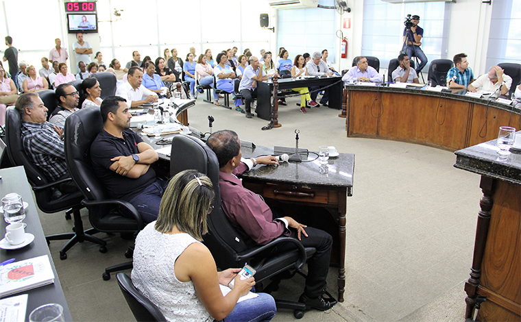 Proposta que regulamenta doação de medicamentos no município volta para o Legislativo 