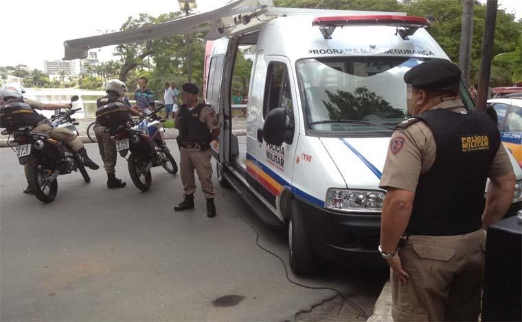 Foto: Arquivo - Policiais desconfiaram da comunicaÃ§Ã£o de um roubo quando ela procurou uma Base MÃ³vel da PM; Avaliando as contradiÃ§Ãµes, os militares descobriram que ela tentava obter o valor que cobriria a suposta perda do aparelho