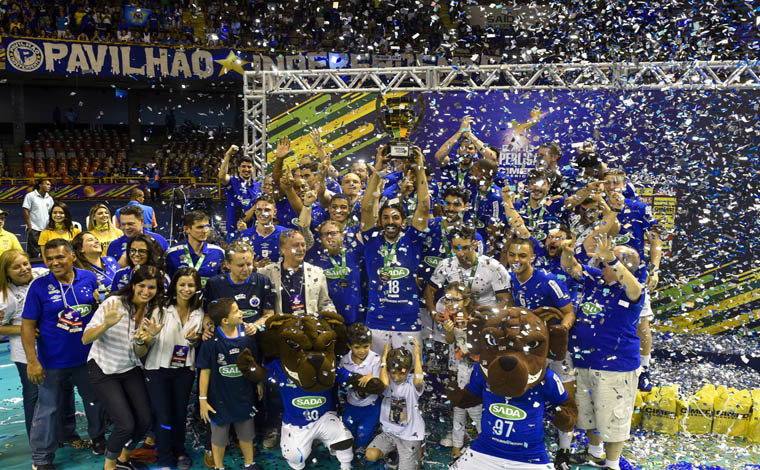 Foto: Cruzeiro - Diante de cerca de 15 mil torcedores, tie-break decidiu a conquista da taÃ§a pelo quinto ano consecutivo; Este Ã© o quinto tÃ­tulo da temporada