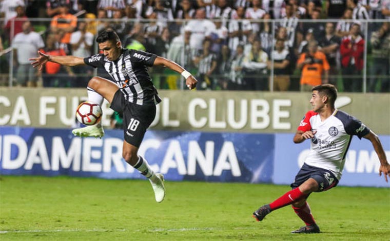 Foto: Bruno Cantini - Com poucos titulares em campo, equipe comandada por Thiago Larghi nÃ£o conseguiu furar o bloqueio argentino e se despediu do torneio continental sem marcar gols