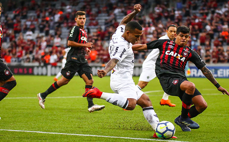 Foto: CAM - Com vitÃ³ria de virada fora de casa, time alvinegro passou a ter a mesma pontuaÃ§Ã£o do lÃ­der Flamengo e alcanÃ§ou a terceira posiÃ§Ã£o